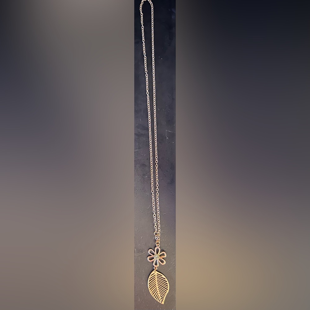 Flower w/leaf 16” necklace